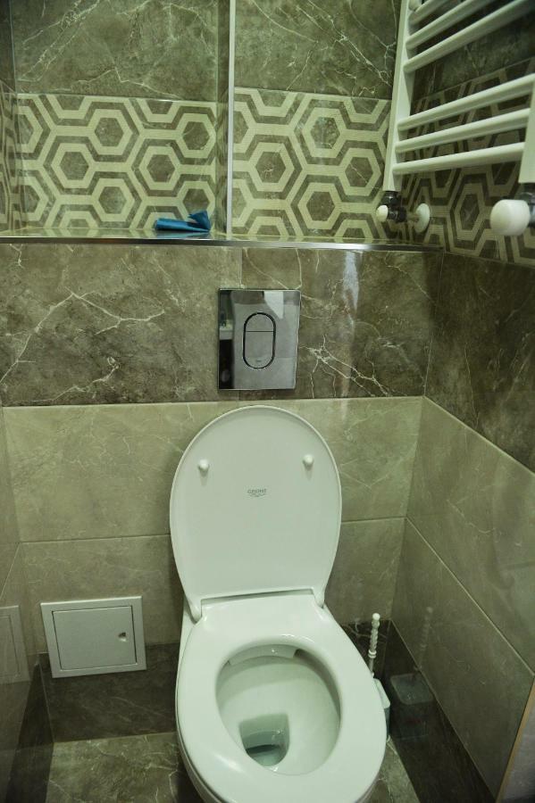Spacious Modern 2 Bedrooms In Apartment *